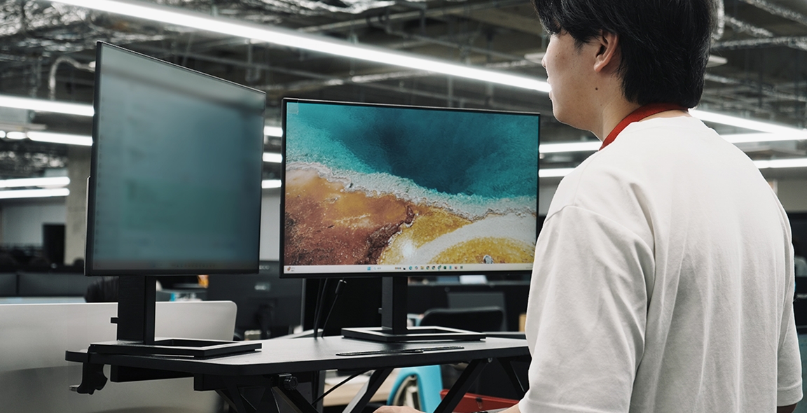 モニター２台貸与