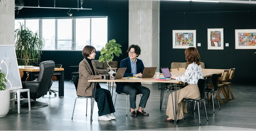 用途や気分に合わせて柔軟に使える開放的な空間