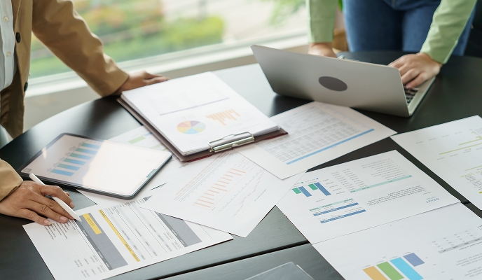 定例会でのレポーティングにより、自社にマーケティングの資産が蓄積のイメージ